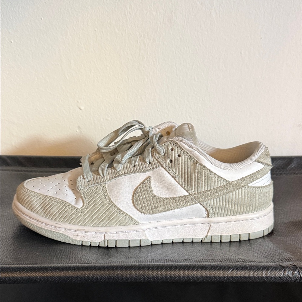 Nike Low Top Sneakers in mint and White
